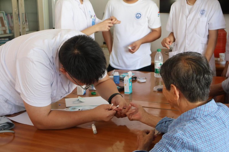 青山養老度皓首，杏林春暉享晚年——安徽中醫藥大學暑期“三下鄉”中醫養生保健服務紀實